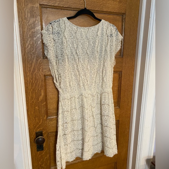 Forever 21 off-white lace dress with nude lining - Picture 3 of 4